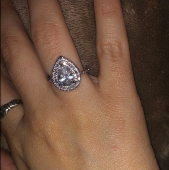 New Pear 1.5 CT 925 Sterling Silver Diamond Ring - Picture 3 of 6